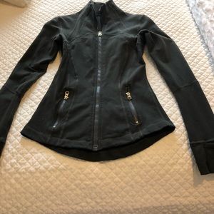 Define black lululemon jacket